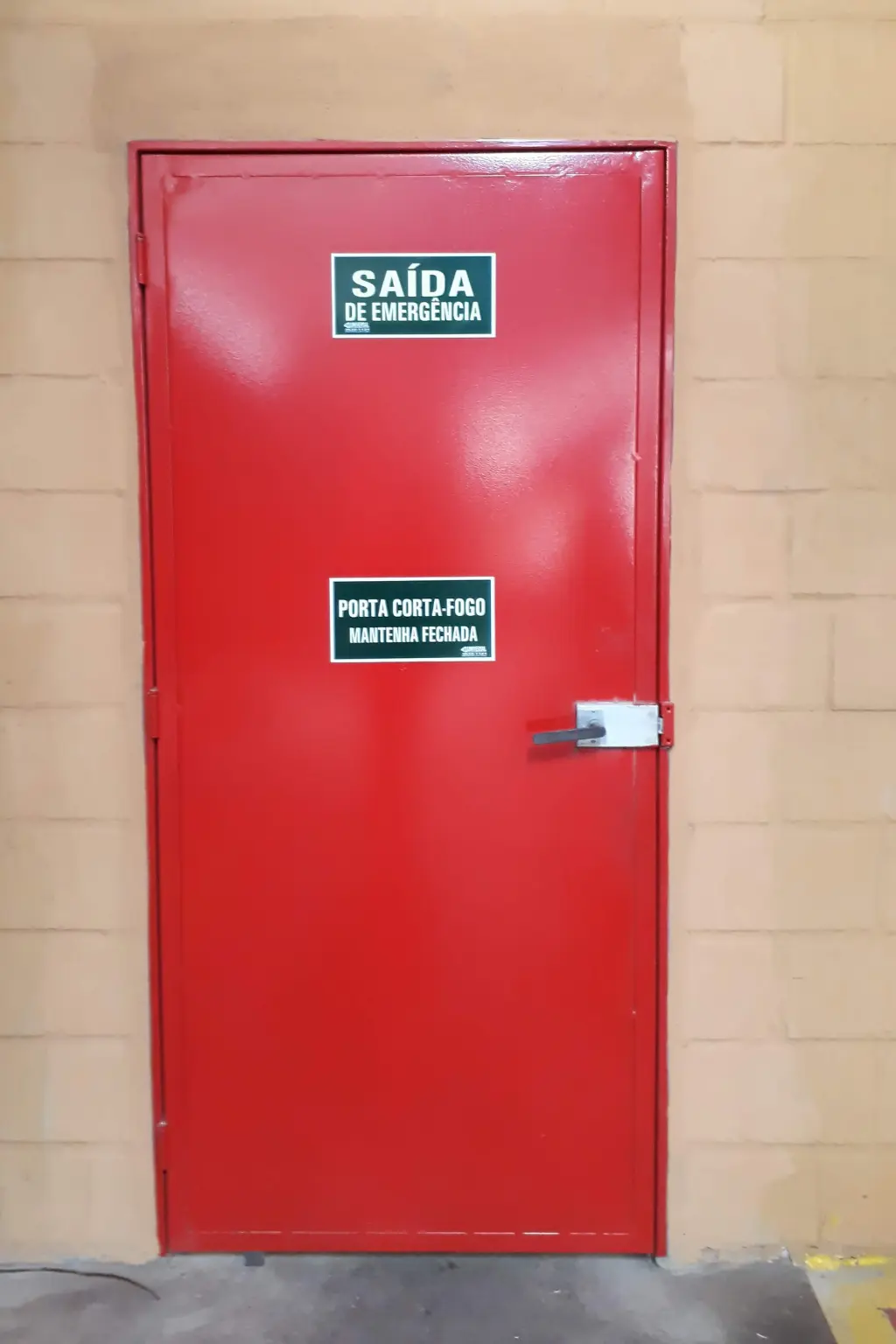 Porta Corta Fogo Vermelha Saida Emergencia Avcb Sertaozinho Sp